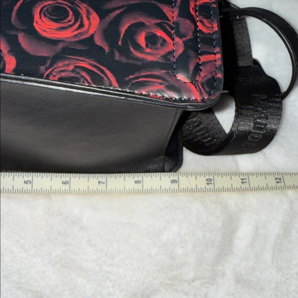 Steve Madden Roses Bevelyn Handbag with peals - Picture 8 of 10